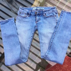 Skinny jeans size 00 made by Bullhead Venice